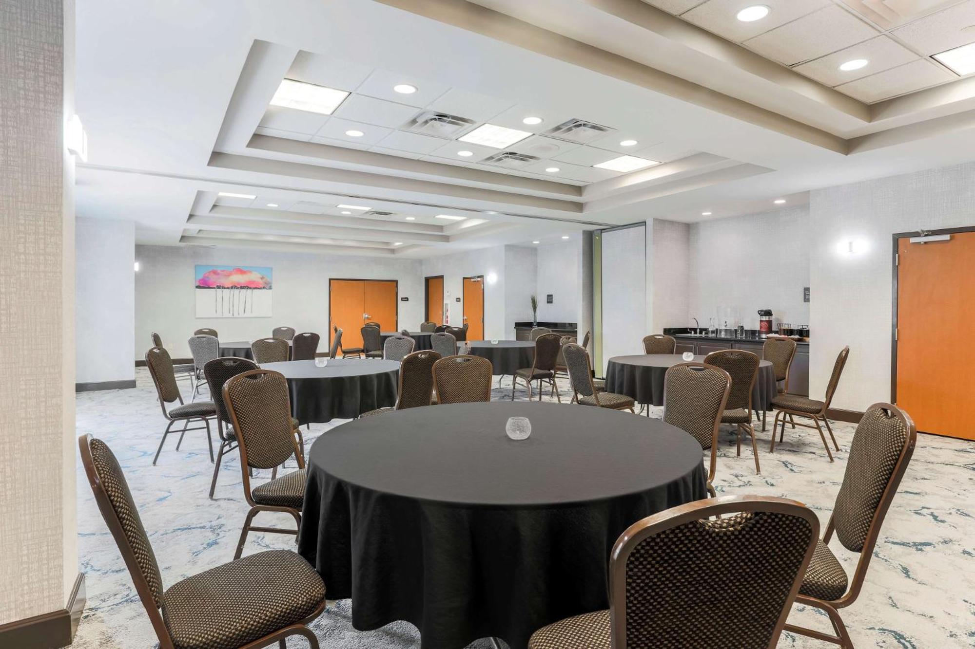Hilton Garden Inn Tulsa South Εξωτερικό φωτογραφία